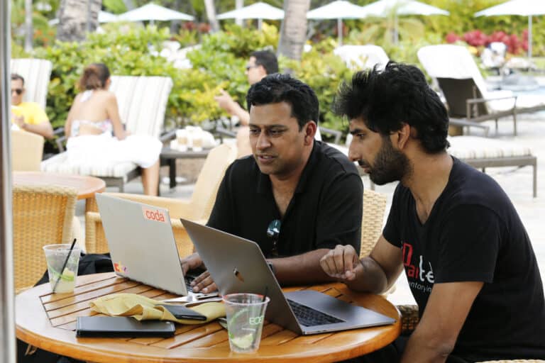 11_two+dudes+with+laptop_LobbyE2018